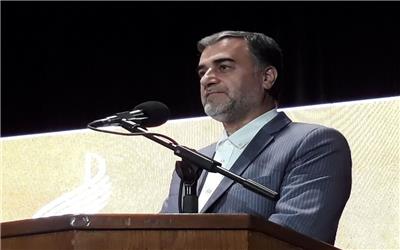 وی با بیان اینکه رهبر معظم انقلاب اسلامی در باره موسیقی فاخر می فرماید: «سرود وسیله‌ی تبلیغیِ بسیار خوبی است و باب جوانان و نوجوانان است.»،