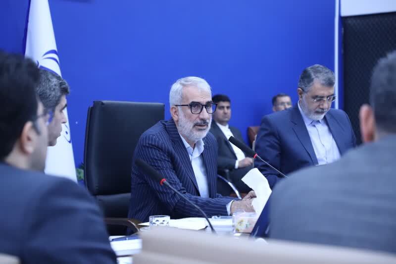 استاندار مازندران با بیان این که حضور فرمانداران در بین مردم یک ضرورت جدی است، گفت: بسیاری از مشکلات پیش رو با مشارکت مردم حل خواهد شد. ‎