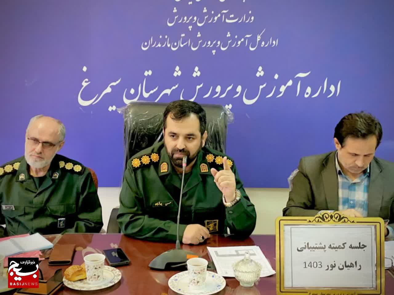 انتقاد از عملکرد برخی مدیران اظهار کرد: برخی مدیران و مسئولان دستگاه‌های اجرایی شهرستان به‌جای دست و پا زدن برای ماندن